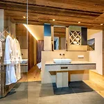 Hotel Almgut - Mountain Wellness