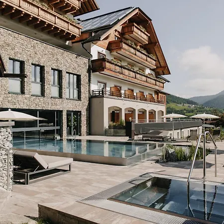 Almgut - Mountain Wellness 4*